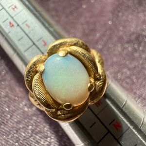 Elegant solid 14k Gold Opal Ring